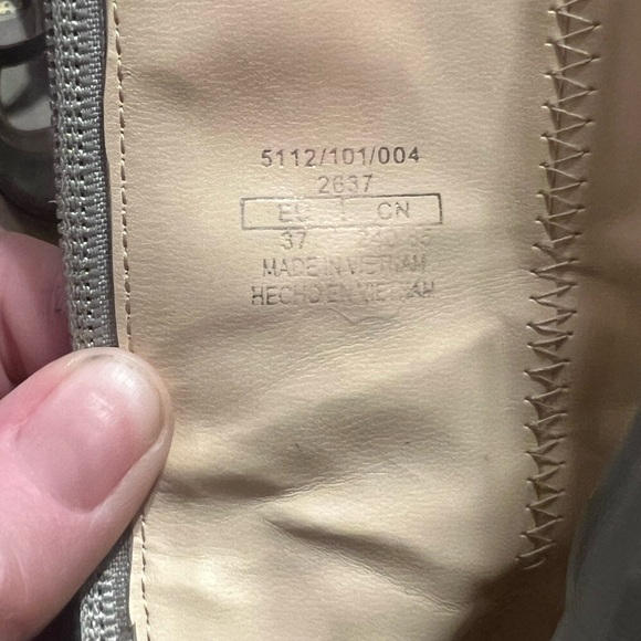 Zara women’s gray platform boots - Picture 9 of 9